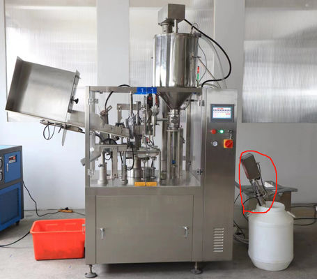 डेयरी उत्पादों के लिए पीएलसी सॉफ्ट ट्यूब फिलिंग सीलिंग मशीन 30-50 पीसी/मिनट