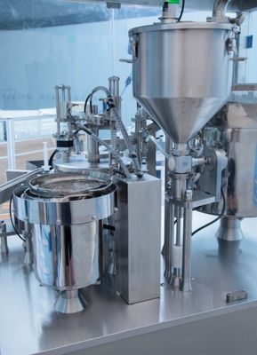 स्वचालित प्रीफिल सिरिंज भरने की मशीन 220V 380V CE प्रमाणित