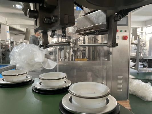 स्वचालित लेमिनेट ट्यूब भरने की मशीन 50-75pcs/min टच स्क्रीन