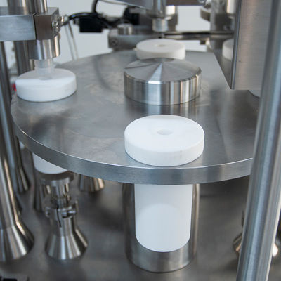 स्वचालित पूर्व-भरे सिरिंज भरने वाली ल्यूर लॉक कैपिंग मशीन ग्लास सिरिंज जेल भरने और प्लगिंग मशीन