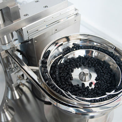 स्वचालित पूर्व-भरे सिरिंज भरने वाली ल्यूर लॉक कैपिंग मशीन ग्लास सिरिंज जेल भरने और प्लगिंग मशीन